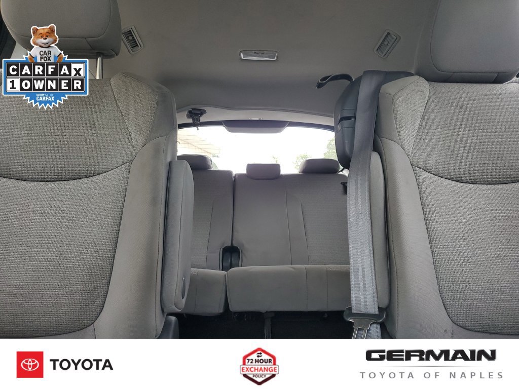 Used 2024 Toyota Sienna LE FWD image 31