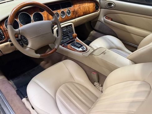 Used 2005 Jaguar XK8 Convertible RWD image 16