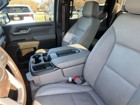 Used 2025 GMC Sierra 1500 SLT image 17