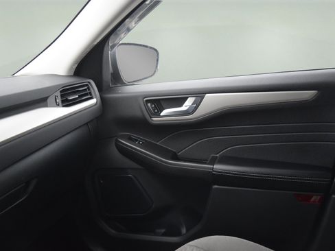 Used 2021 Ford Escape SE image 18