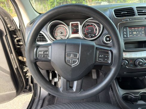 Used 2018 Dodge Journey SE w/ Blacktop Package FWD image 11
