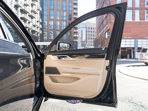 Used 2017 BMW 750i M SPORT LINE image 47