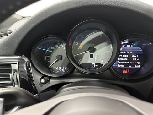 Used 2023 Porsche Macan S image 21
