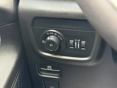 Used 2025 Jeep Grand Cherokee L Limited w/ Black Appearance Package AWD/4WD image 19