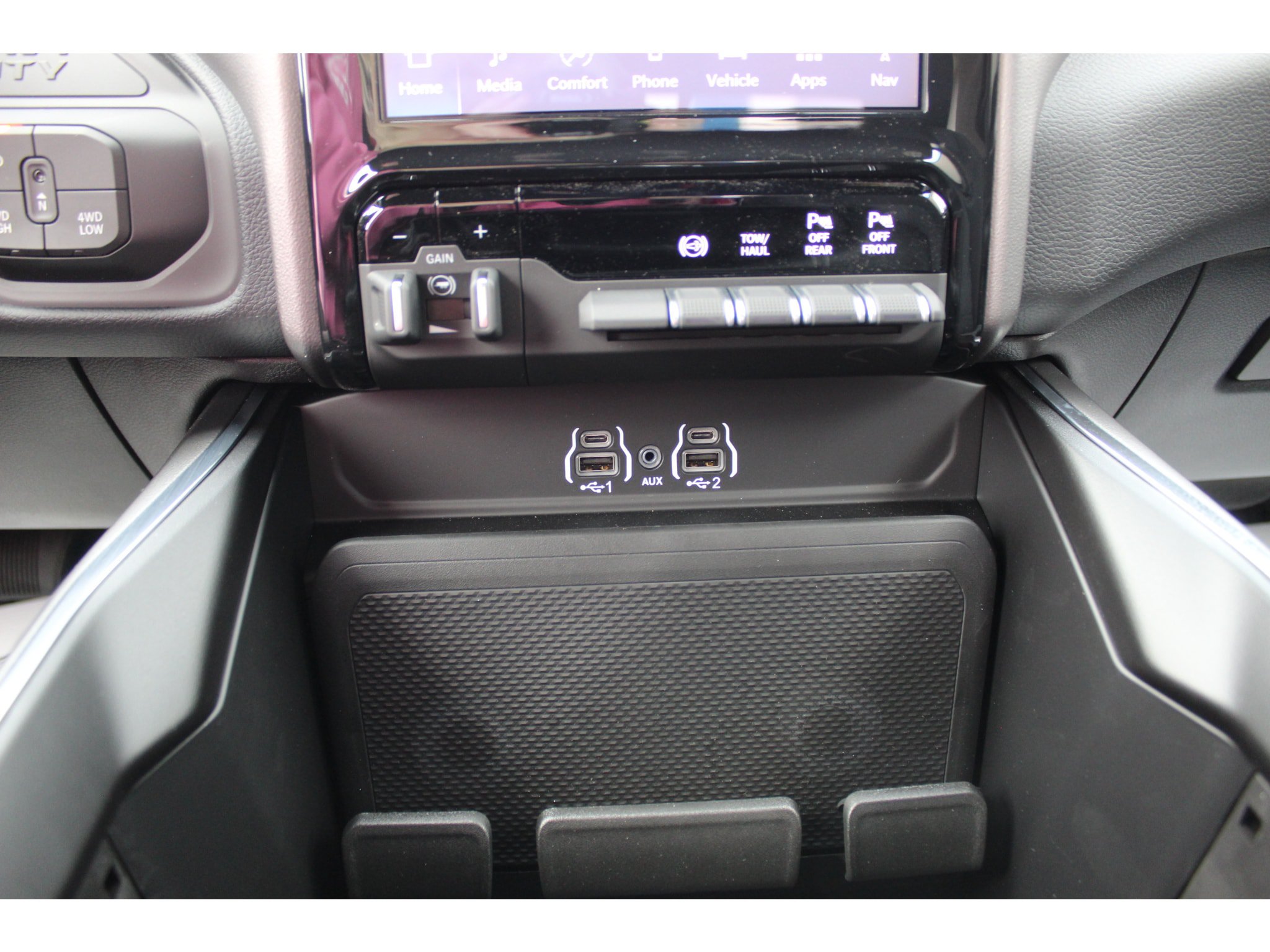 New 2026 RAM 3500 Big Horn AWD/4WD image 12