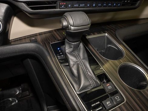 Used 2022 Toyota Sienna Platinum image 19