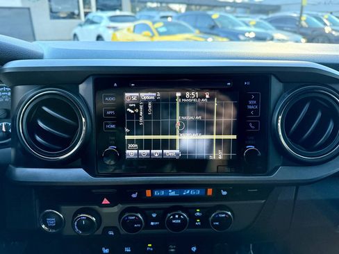 Used 2017 Toyota Tacoma TRD Off-Road AWD/4WD image 34