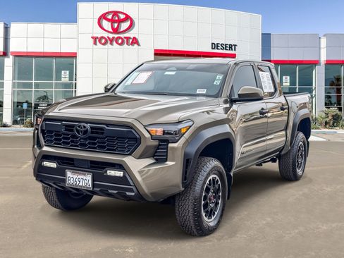 Certified 2025 Toyota Tacoma TRD Off-Road image 3