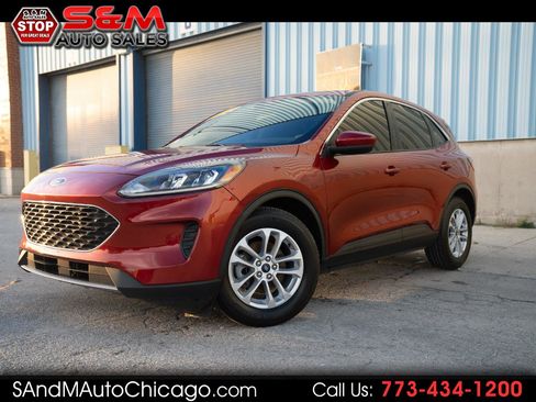 Used 2020 Ford Escape SE image 1