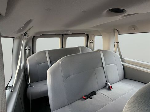 Used 2010 Ford E-350 and Econoline 350 XL RWD image 17