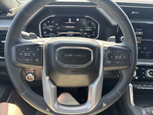 Used 2023 GMC Sierra 1500 Denali w/ Technology Package AWD/4WD image 17