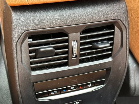 Used 2023 BMW 430i Convertible w/ Premium Package image 17