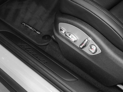 Certified 2026 Porsche Macan AWD/4WD image 25