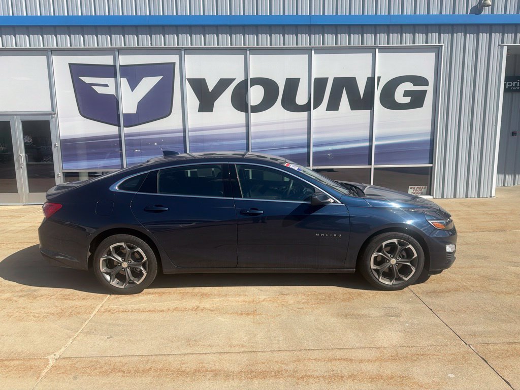 Used 2022 Chevrolet Malibu LT FWD image 2