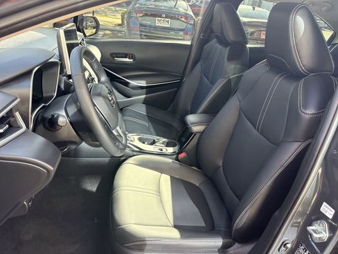 Used 2025 Toyota Corolla XLE image 10
