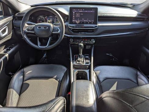 Used 2025 Jeep Compass Latitude w/ Altitude Special Edition AWD/4WD image 17