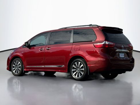 Used 2019 Toyota Sienna XLE image 12