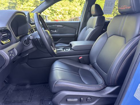 Used 2023 Honda Pilot TrailSport image 5
