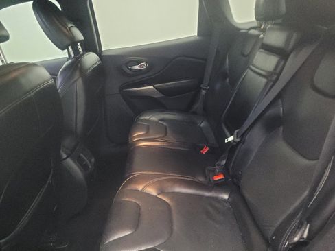 Used 2019 Jeep Cherokee High Altitude FWD image 18