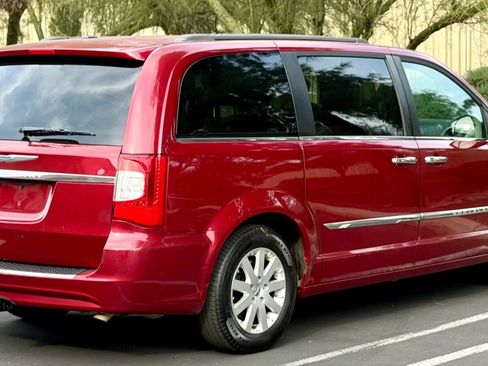 Used 2014 Chrysler Town & Country Touring w/ Trailer Tow Group image 8