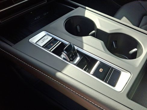 New 2026 Volkswagen Atlas SE image 10