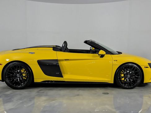 Used 2020 Audi R8 V10 w/ Carbon Exterior Package image 14