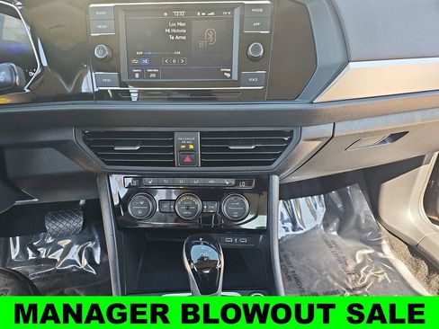 Used 2024 Volkswagen Jetta SE FWD image 19
