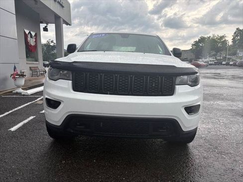 Certified 2018 Jeep Grand Cherokee Laredo AWD/4WD image 4