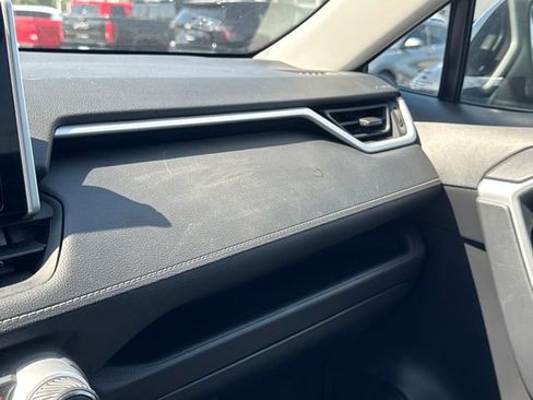 Used 2025 Toyota RAV4 XLE FWD image 31