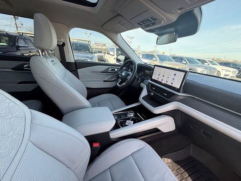 Used 2025 Ford Explorer Platinum w/ Ultimate Package image 26