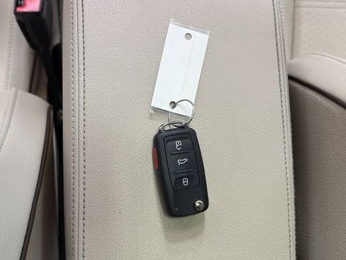 Used 2017 Volkswagen Passat 1.8T SE FWD image 29