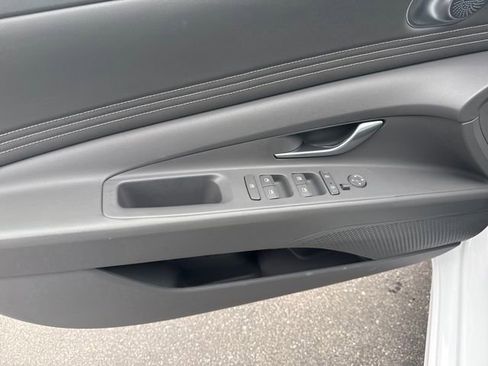 Certified 2023 Hyundai Elantra SEL w/ Convenience Package image 9