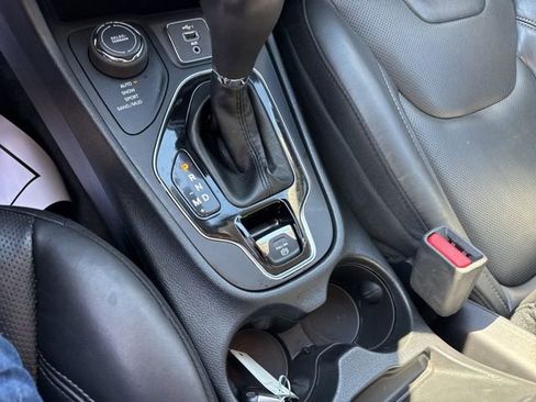 Used 2019 Jeep Cherokee Limited image 19