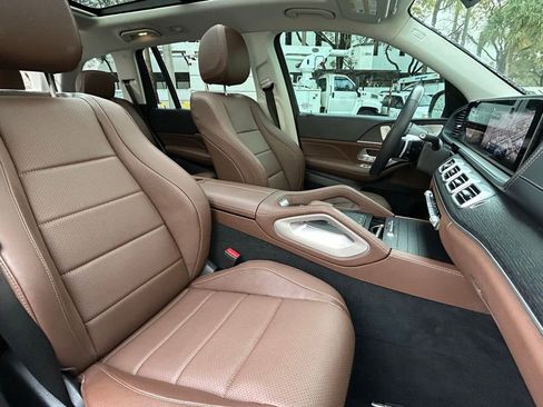 Used 2024 Mercedes-Benz GLS 450 4MATIC image 43