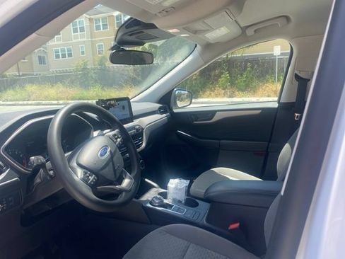 Used 2022 Ford Escape SE FWD image 9