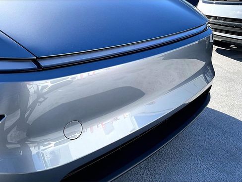 Used 2026 Tesla Model Y 2WD image 30