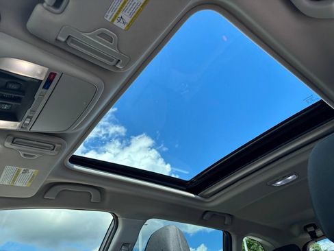 Used 2022 Subaru Forester Premium AWD/4WD image 17