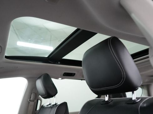 Used 2023 Chrysler Pacifica Limited FWD image 21
