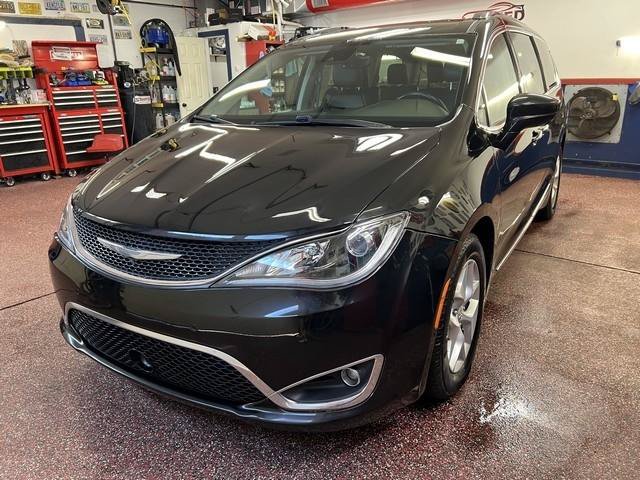 Used 2017 Chrysler Pacifica Touring-L Plus w/ Advanced Safetytec Group FWD image 1