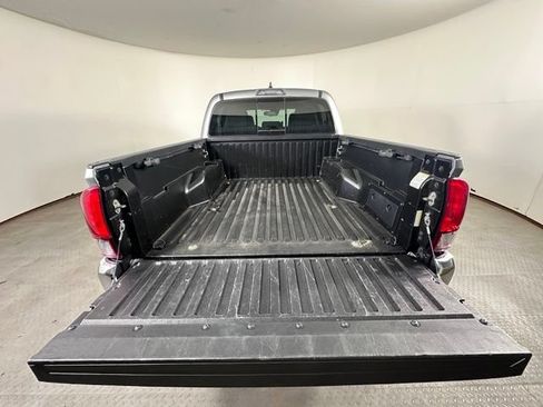 Used 2019 Toyota Tacoma SR5 AWD/4WD image 13