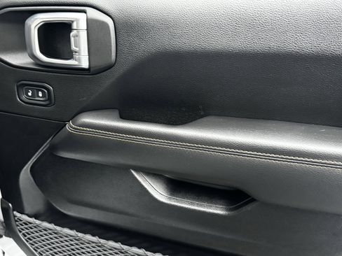 Used 2022 Jeep Gladiator Overland image 11