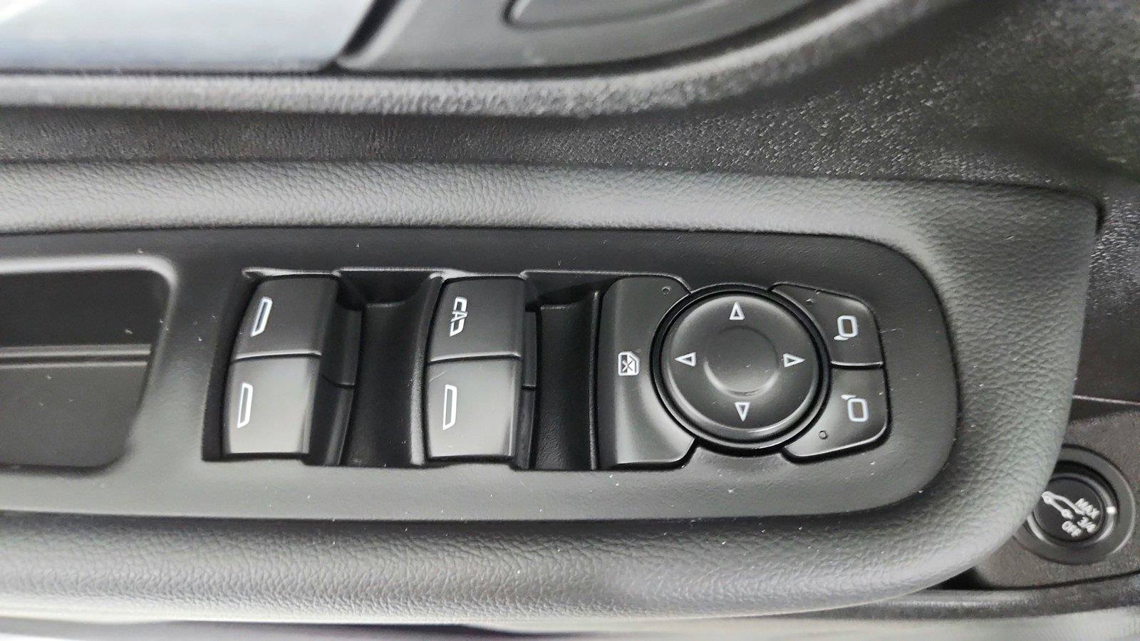 Used 2024 GMC Terrain SLT AWD/4WD image 17