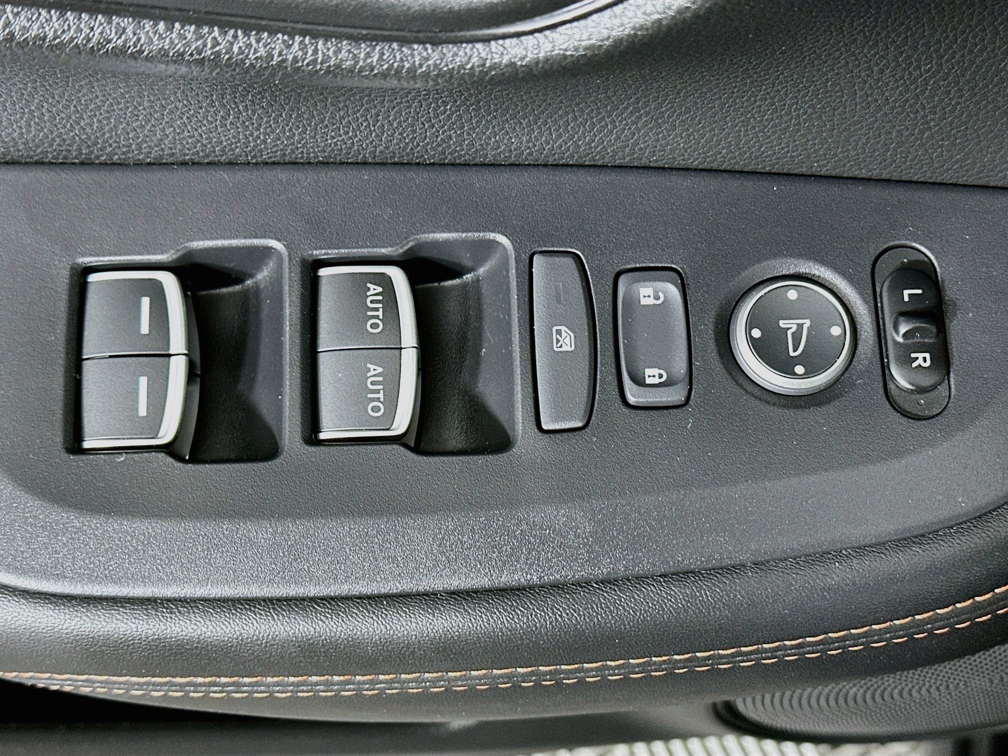 Used 2025 Honda HR-V Sport image 15