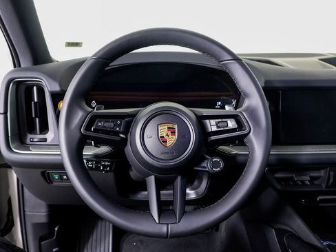 New 2026 Porsche Cayenne image 22