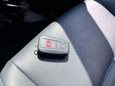Used 2022 Toyota RAV4 XSE AWD/4WD image 15
