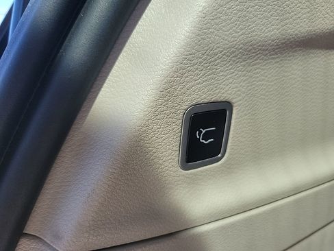Used 2024 Chrysler Pacifica Touring-L FWD image 15