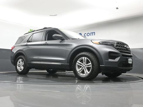 Used 2023 Ford Explorer XLT AWD/4WD image 27