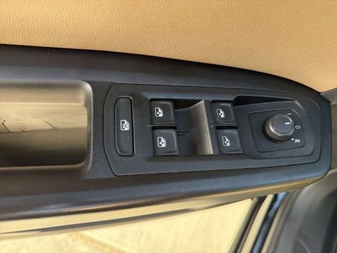 Used 2020 Volkswagen Atlas Cross Sport SE w/ Panoramic Sunroof Package image 10