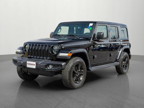 Used 2023 Jeep Wrangler Unlimited Sahara image 3