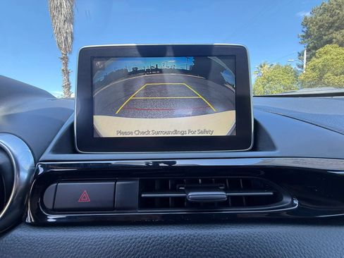 Used 2017 FIAT 124 Spider Lusso RWD image 25